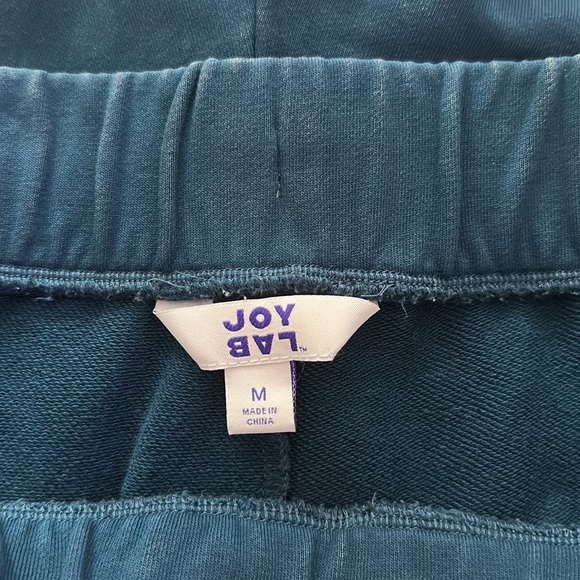 JoyLab Women’s French Terry Mid-rise Shorts - Picture 3 of 5